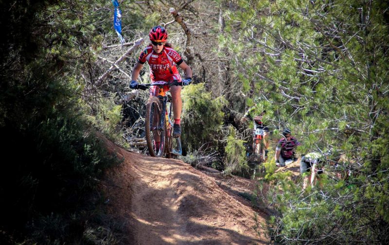 esteve femenina volcat