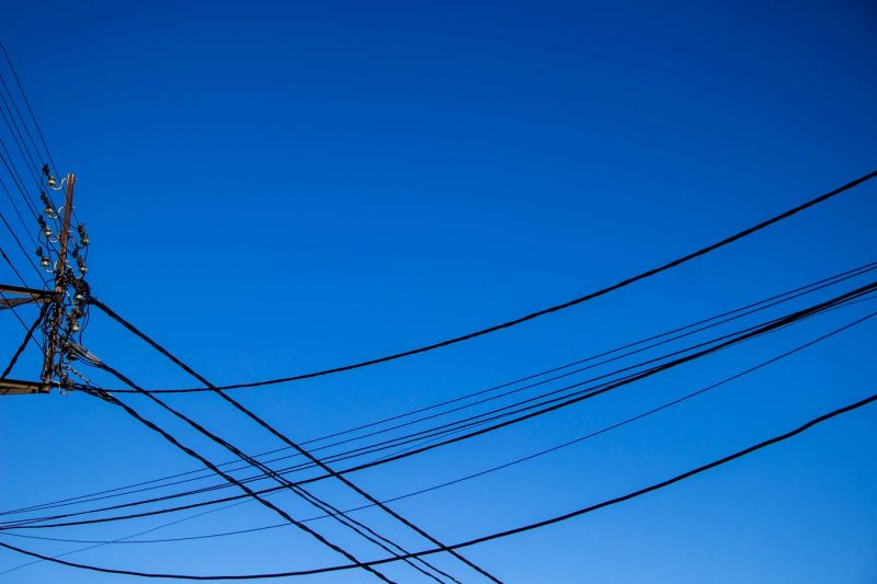 cel blau fils electricitat la llacuna