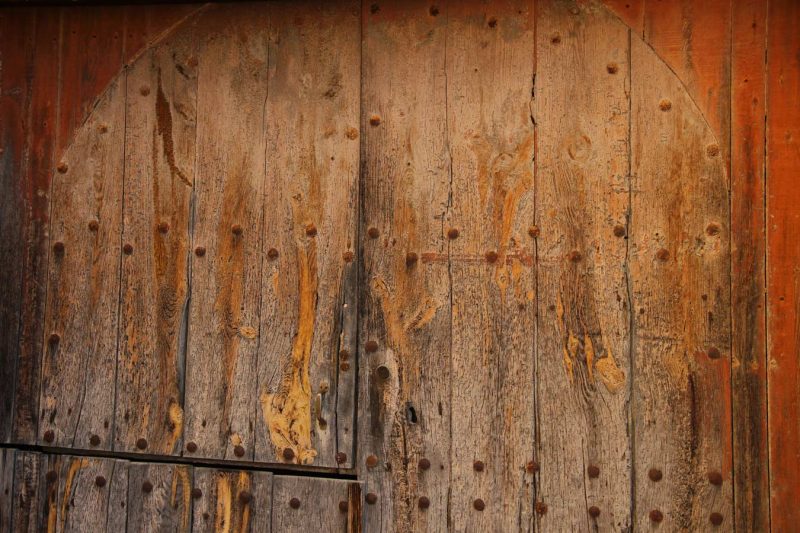 porta de fusta antiga la llacuna anoia