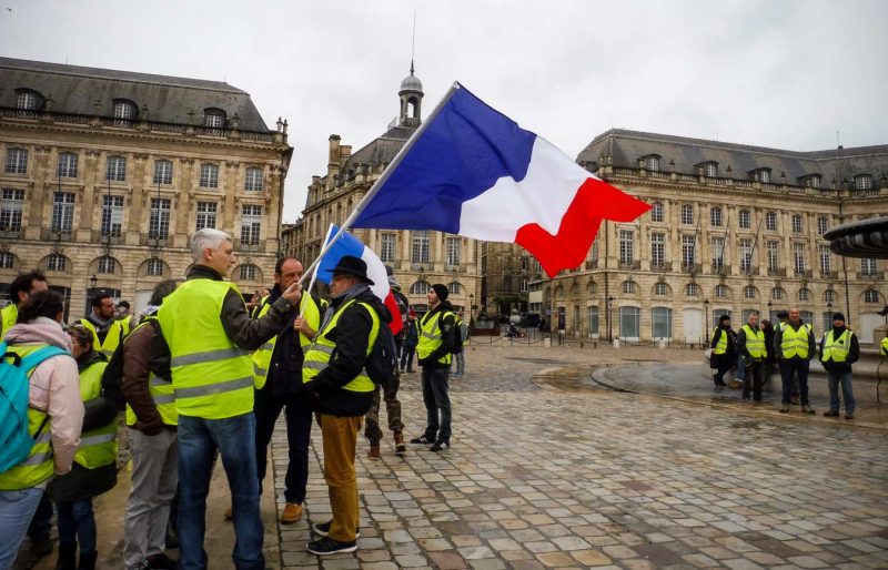 Place de la Bourse armillas amarillas
