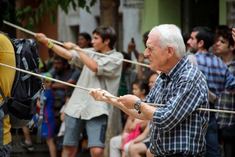senyor gran plantar el maiu plaça pius xii festa de l'arbre de maig igualada