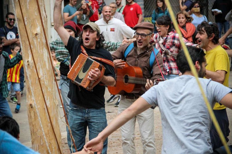musics de la plaça pius xii festa de l'arbre de maig igualada anoia ballar ballant