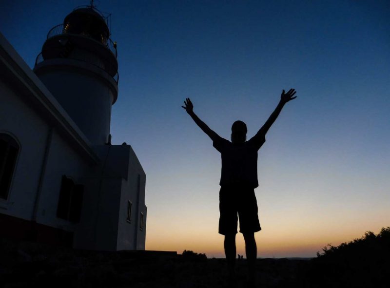 silueta menorca far de caballeria atardecer