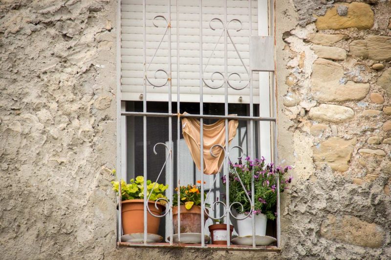 calces esteses amb torretes