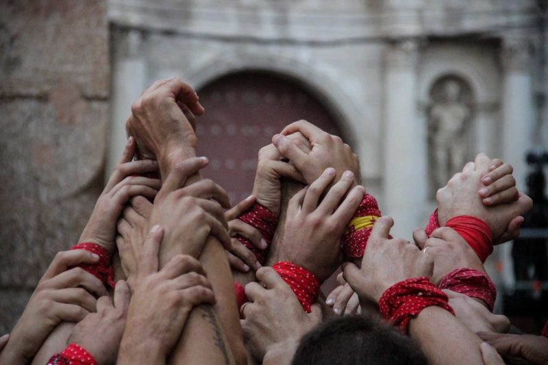 mans de la colla joves 2de8