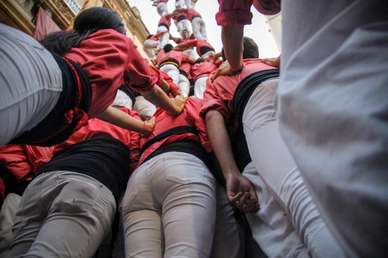 3 de 10 amb folre i manilles colla vella firagost