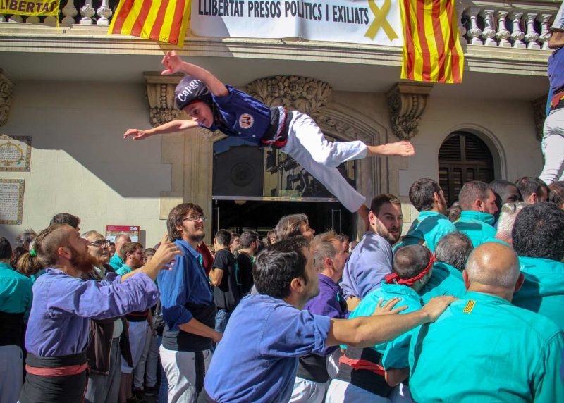 enxaneta saltant de la pinya capgrossos
