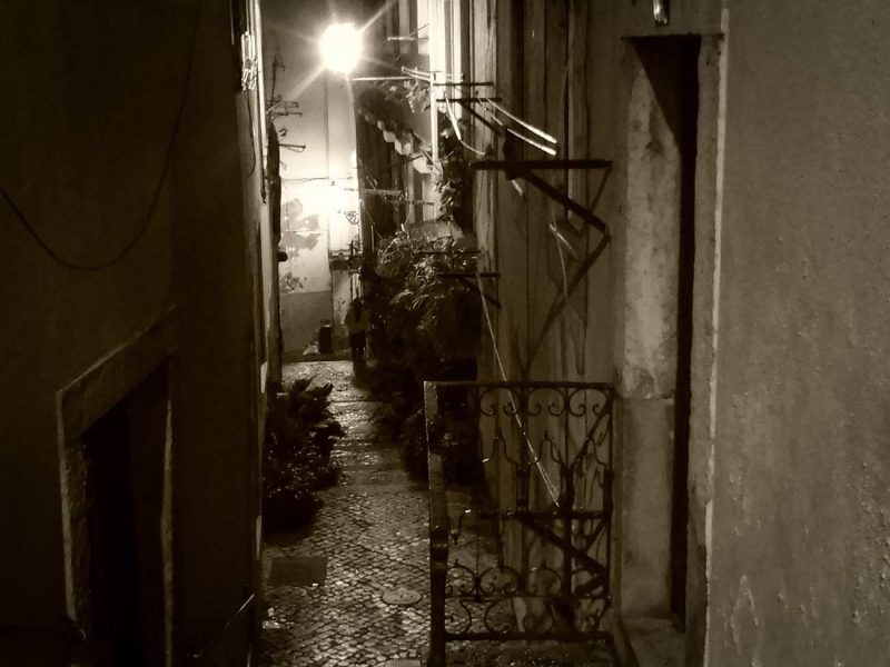 llum de carrer nit alfama