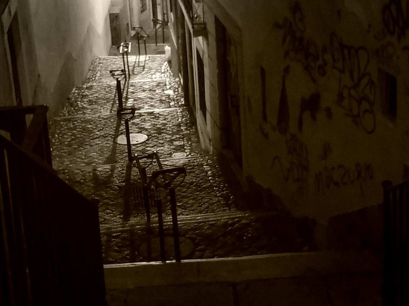escales alfama liboa de nit
