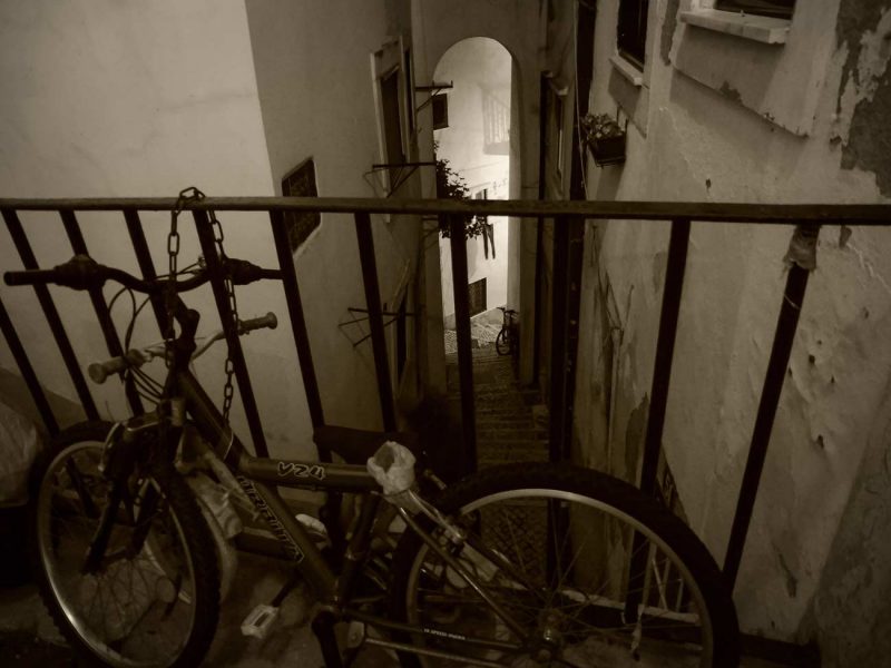 capvespre a alfama lisboa bicicleta
