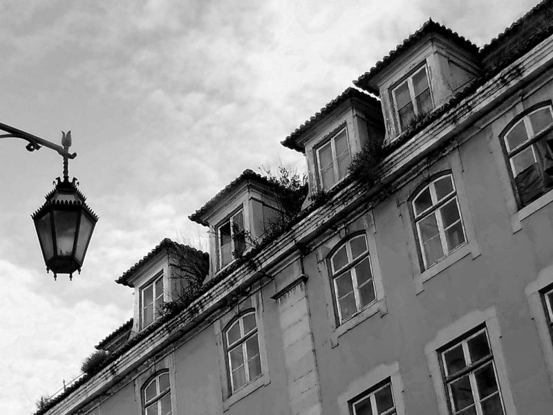 façanes de lisboa en blanc i negre