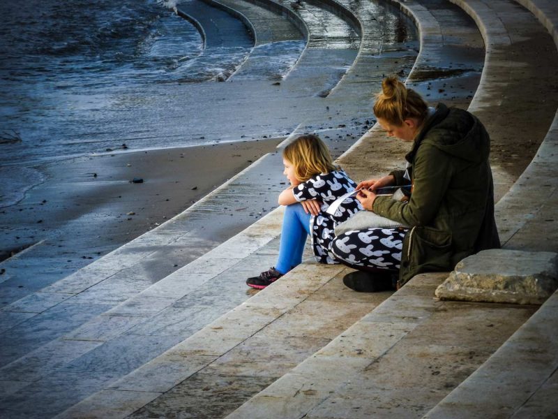 nena mirant al mar torre de belem lisboa