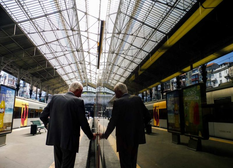 estacion tren porto señor entrando en un tren