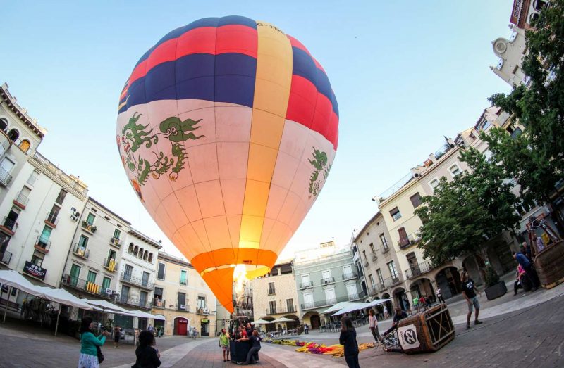 tibet balloon plaça ajuntament igualada
