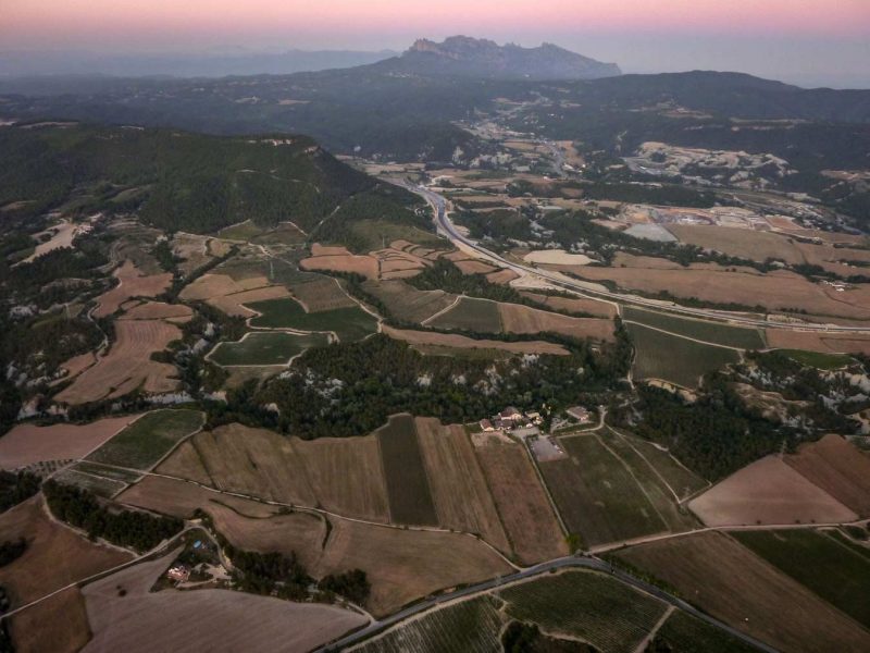 montserrat des de l'aire globus