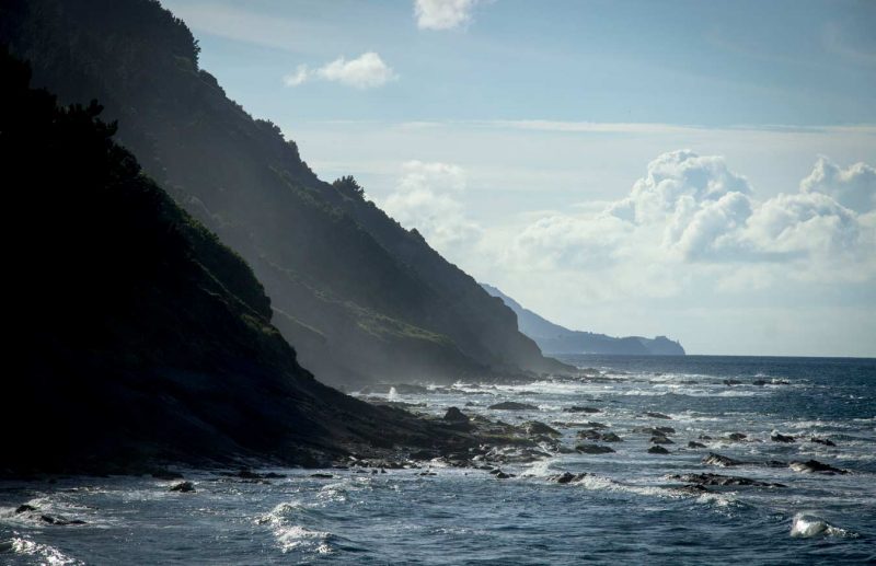 Mutriku, rocas que caen al mar