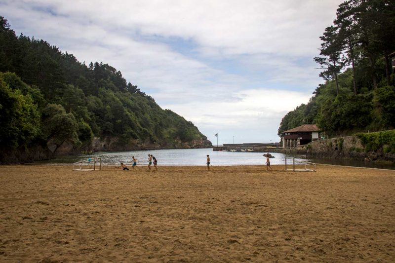 Ea bizkaia jugango a futbol en la playa