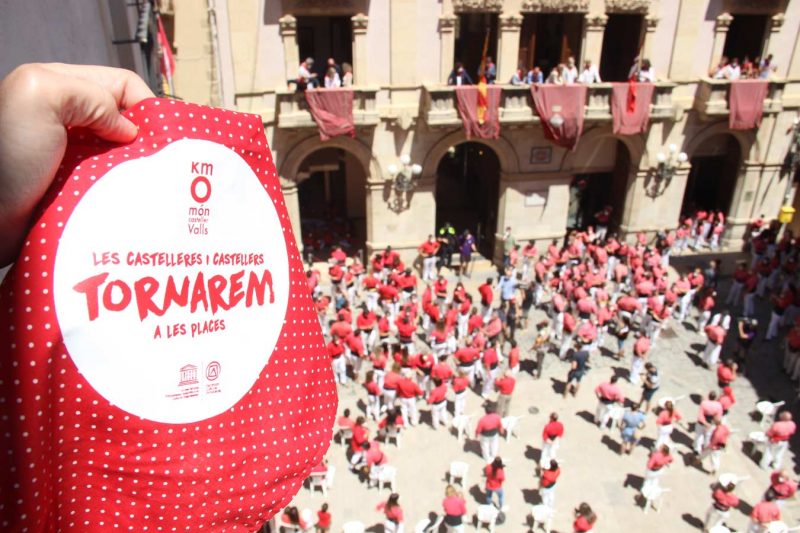 les castelleres i castellers tornarem a les places valls km 0