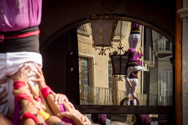 pilar de 5 reflexat a l'ajuntament moixiganguers