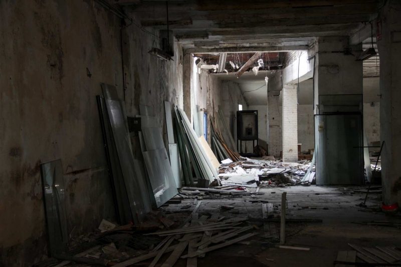 cadenes de ferro adoberia enderrocada i abandonada rec igualada