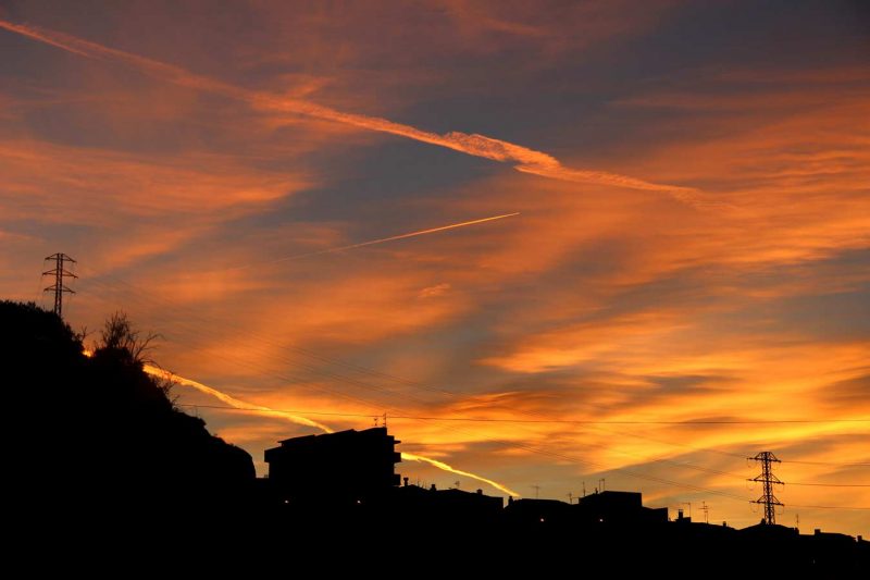 estelas aviones final de tarde muchos colores santa margarida de montbui rec igualada