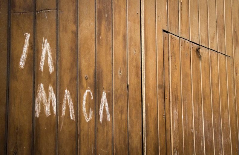 porta associació la maca al rec igualada