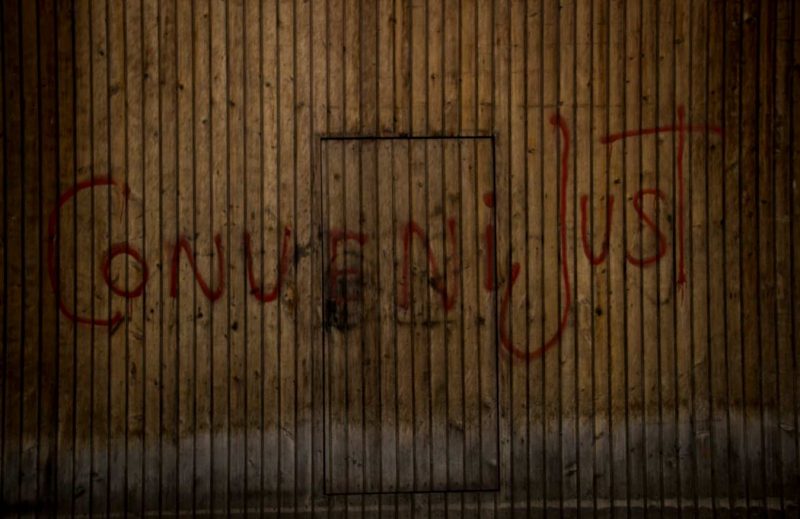 pintada conveni just a una porta antiga rec igualada