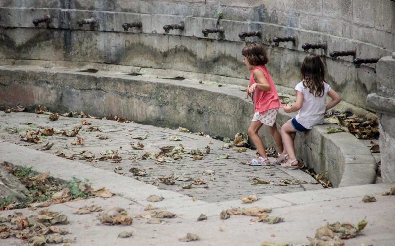 nenes nens niños niñas jugant font espluga de francolí