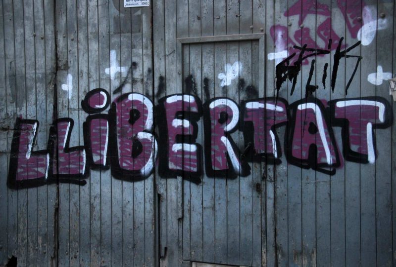 pintada llibertat porta anitga rec igualada
