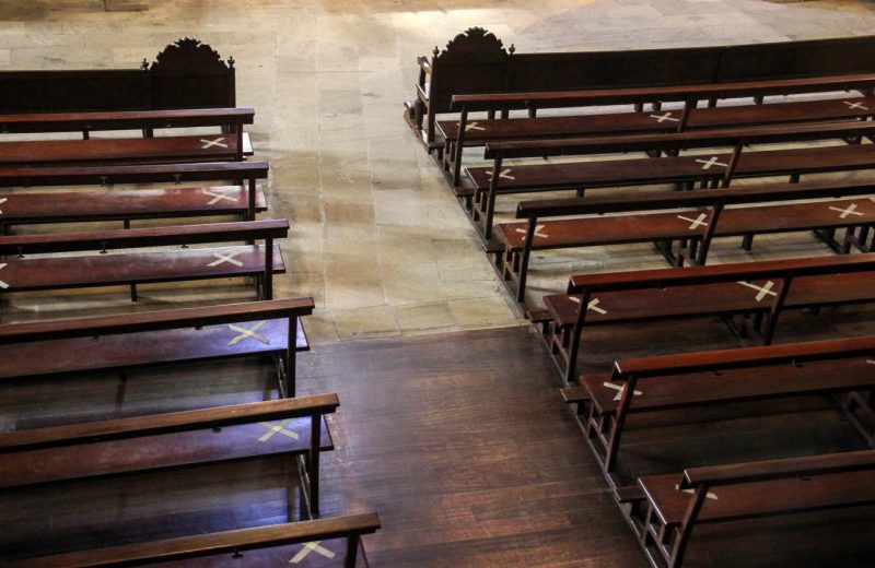 bancos iglesia de getaria pendiente