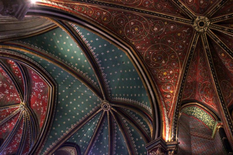 sostre de colors de la catedral de baiona al pais basc frances