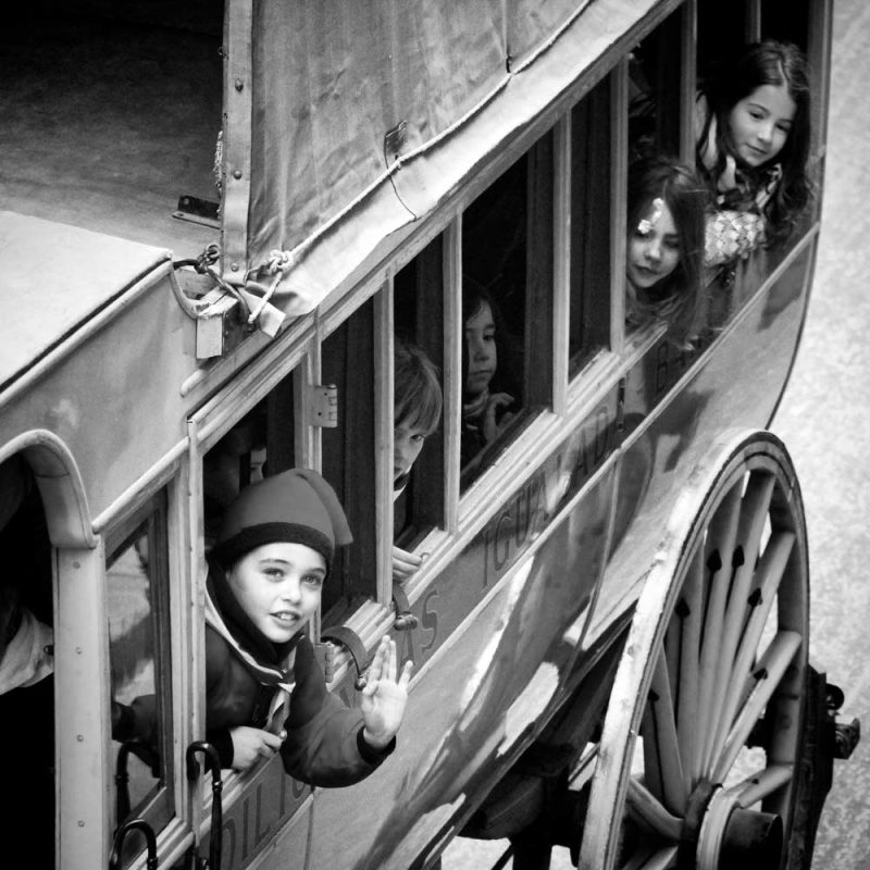 nens a la diligènciaTres Tombs igualada