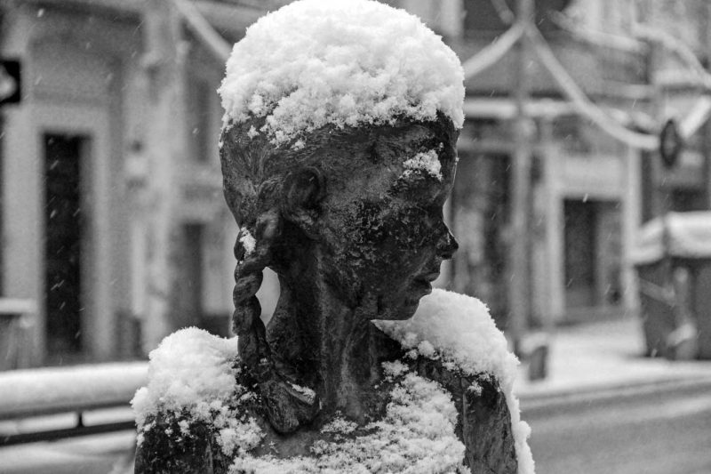 Escultura de la Teresa Riba a la Rambla Sant Isidre d'igualada